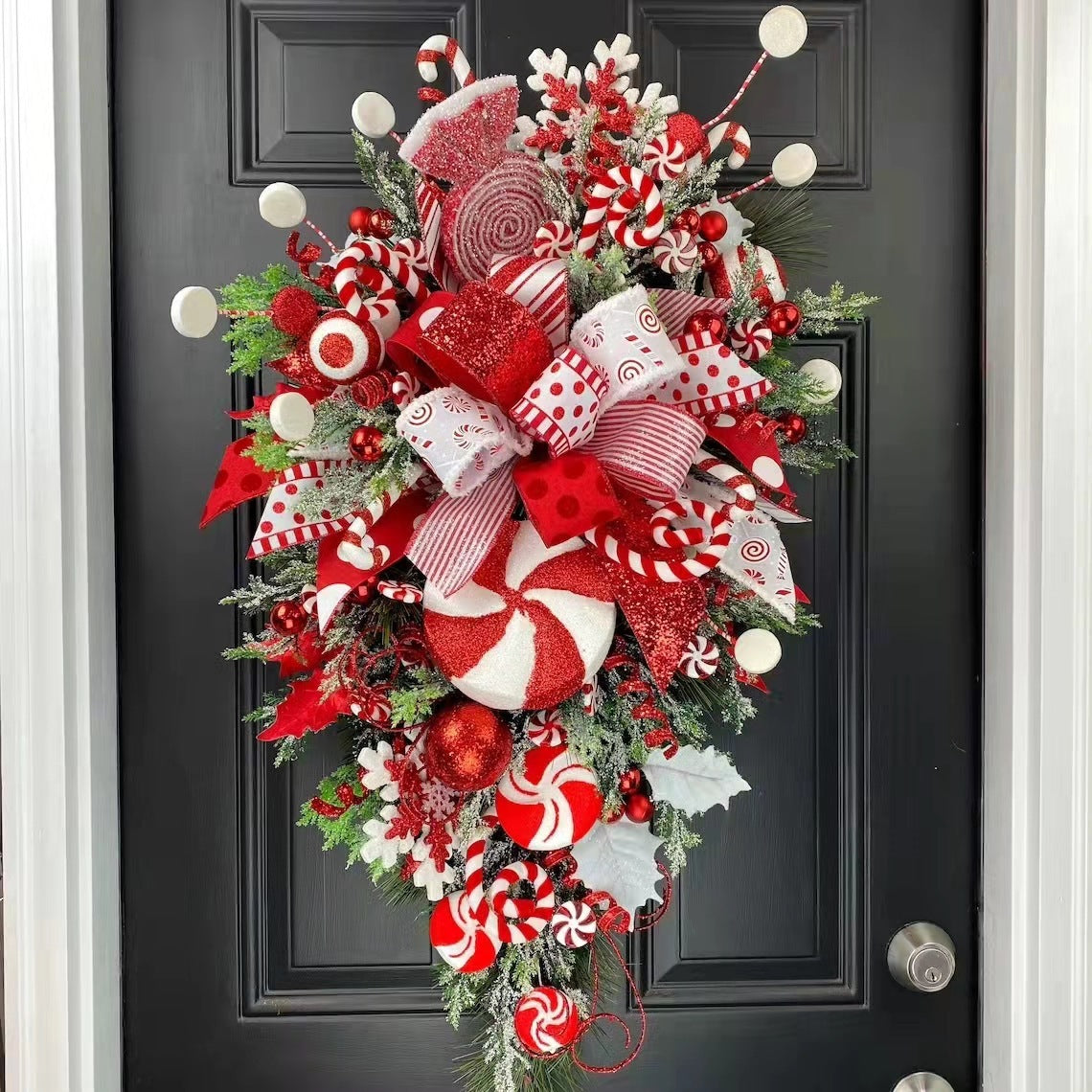 Elegant 24″ Pre‐lit Teardrop Stairway Swag & Wreath
